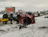 Podhale. Wypadek w Chochołowie. Auto wpadło do rowu, jedna osoba jest poszkodowana