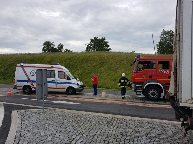 Kierowca karetki nie wyhamował - to wstępne przyczyny dzisiejszej popołudniowej stłuczki na wysokości Koronowa.