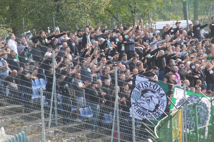 Hutnik - Wisłoka. Mecz, który zdominowali kibole [ZDJĘCIA]