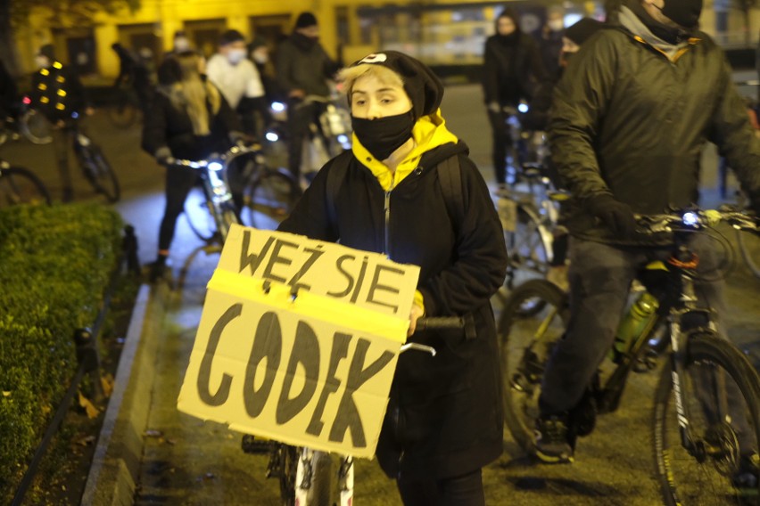 W poniedziałek protestujący na rowerach spotkali się o godz....