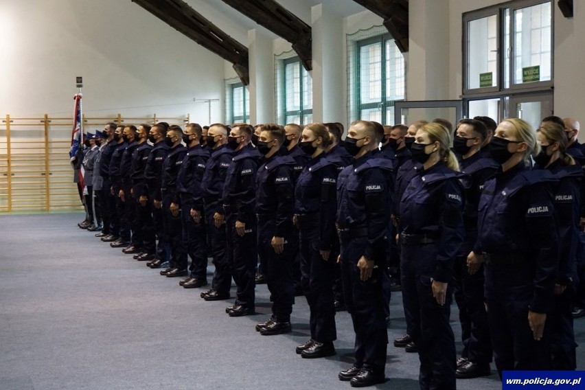Warmińsko-mazurska policja ma 64 nowych funkcjonariuszy. Wśród nich jest 16 kobiet [ZDJĘCIA]
