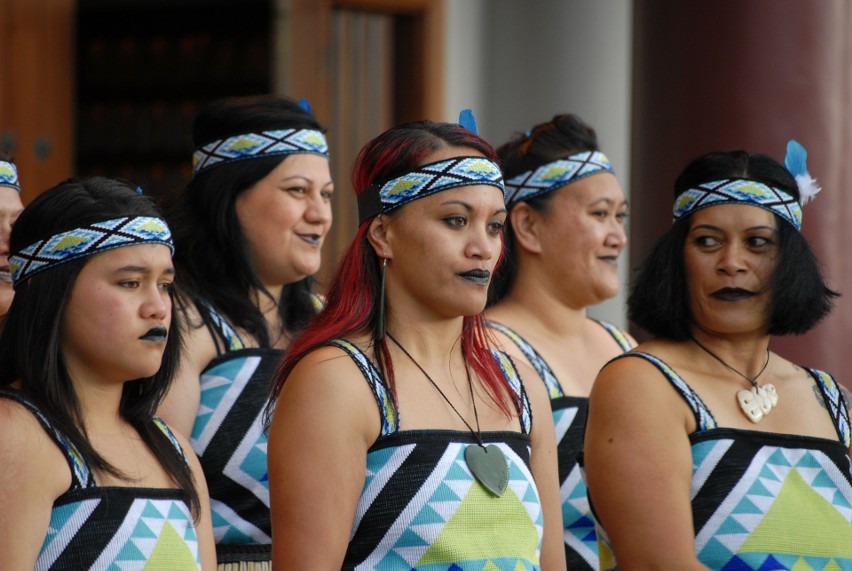 Maorysi to rdzenna ludność Nowej Zelandii. Słyną m.in. z...
