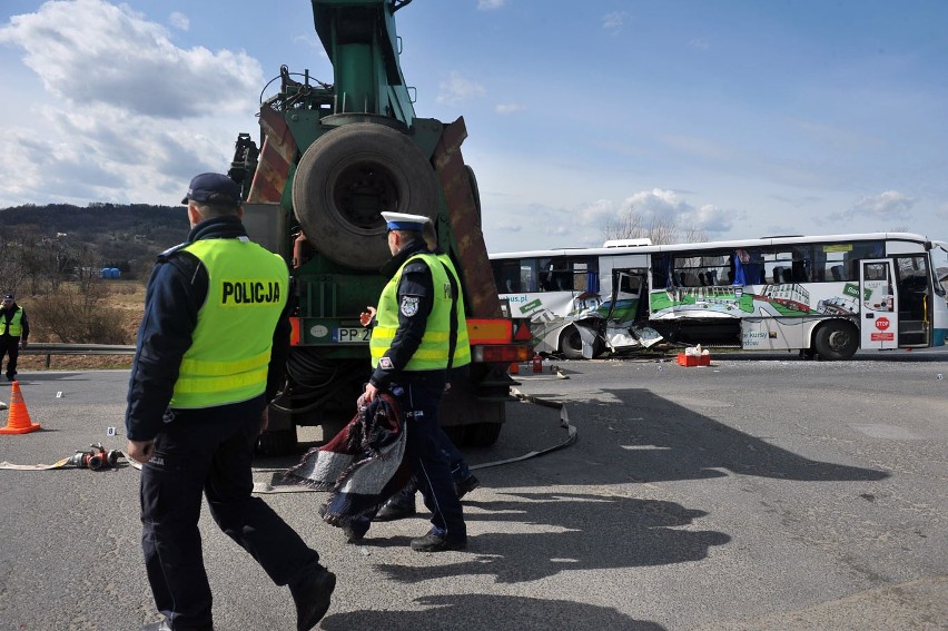 W wypadku autobusu w Domaradzu ucierpiało 16 osób.