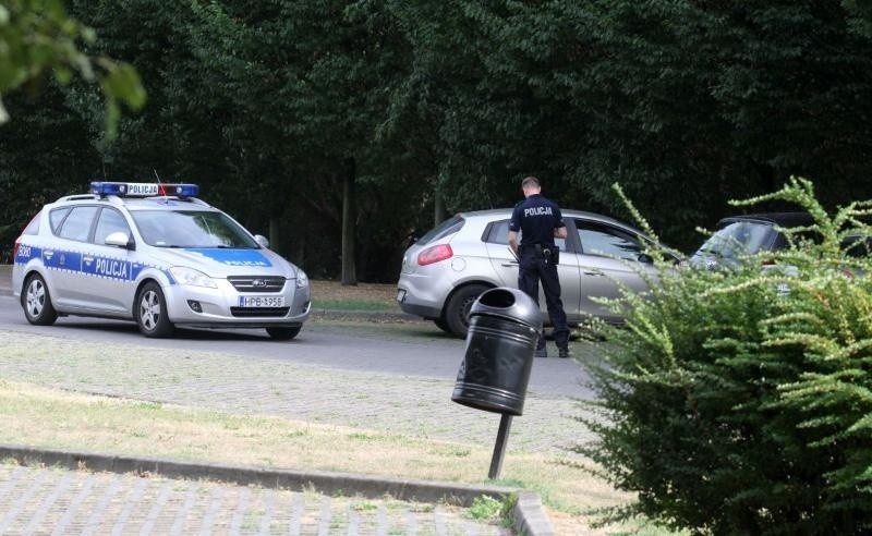 Wrocław: Zwłoki mężczyzny znalezione w parku (ZDJĘCIA)