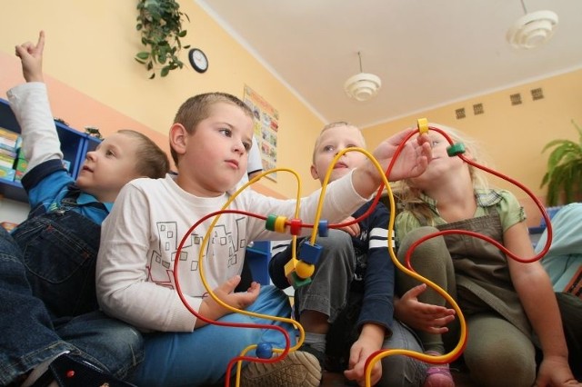 Dzieci z przedszkola przy Wojewódzkiej w Kielcach chętnie bawią się "unijnymi&#8221; zabawkami. Zabierają je też do domu. 