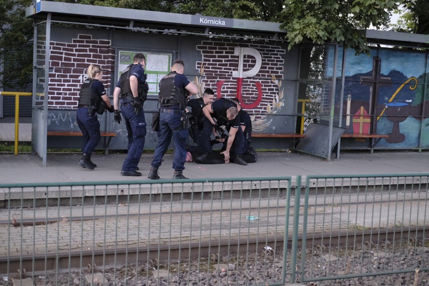 Nożownik w tramwaju linii nr 16. Mężczyzna został zatrzymany...