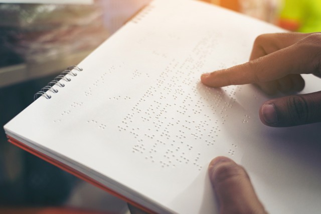 Alfabet Braille'a to system zapisywania tekstu za pomocą kodów. Najpopularniejsze pismo wśród osób niewidomych i głuchoniemych.
