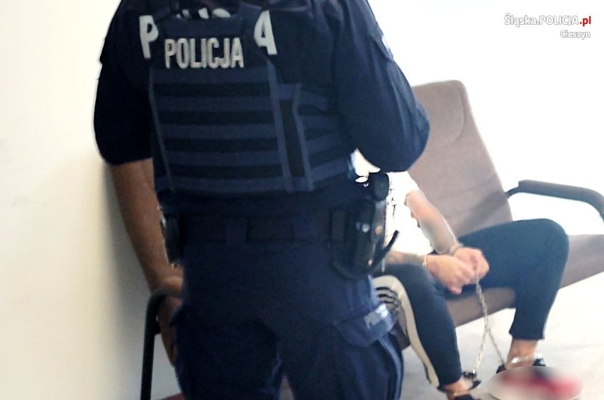 Policja z Cieszyna zatrzymała poszukiwanego 49-latka....