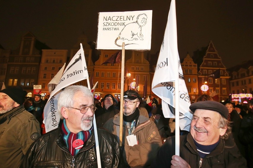 Wrocław: Protest w obronie wolnych mediów na pl. Solnym: "Nie ma zgody na takie metody"