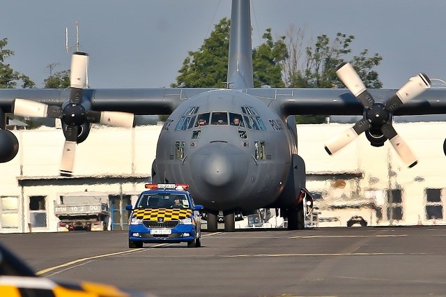 Hercules C 130 przetransportuje do Libanu 20 ton pomocy humanitarnej.