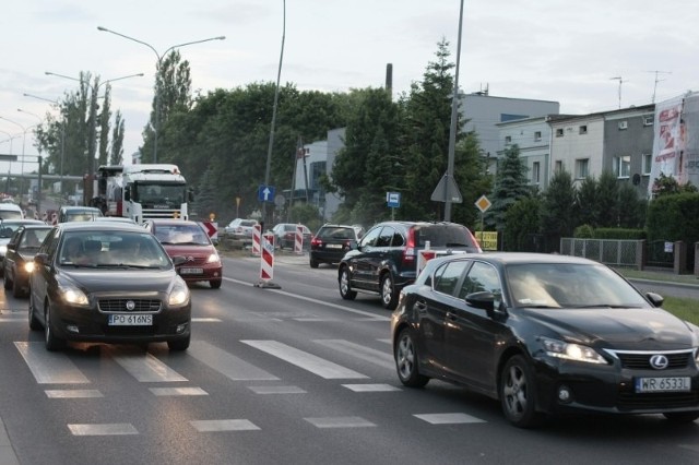 Zaczął się zapowiadany przez drogowców remont skrzyżowania ulic Niestachowskiej i Świętego Wawrzyńca. Początek  prac zaplanowano na piątkowy wieczór, a ich zakończenie na poniedziałek. 