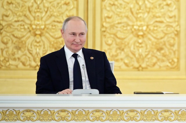 Putin wszędzie doszukuje się zdrady i prób dezercji. Jego najnowszym pomysłem było "przebadanie" stanu lojalności urzędników państwowych różnego szczebla.