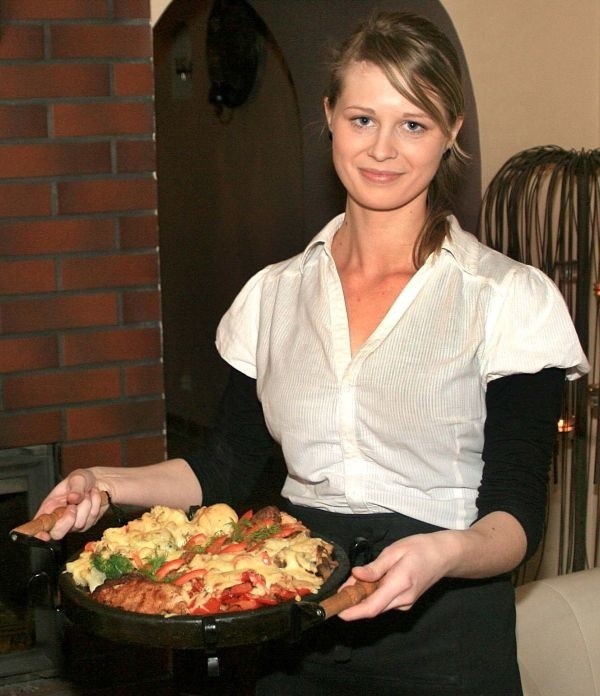 Nam najbardziej smakował "Gorący półmisek dla dwojga&#8221; podany przez kelnerkę Paulinę z Banja Luki w Radomiu.