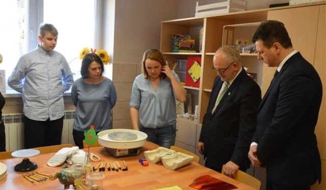 Za 10 tysięcy złotych w Sowczycach otwarto salę arteterapii Nowa sala arteterapii w Środowiskowym Domu Samopomocy w Sowczycach.