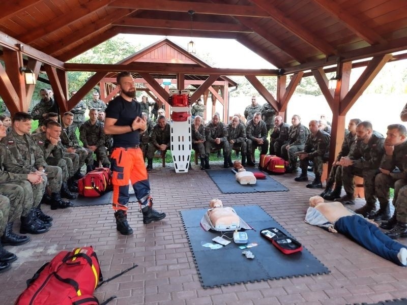 Szkolenie dla żołnierzy Wojsk Obrony Terytorialnej nad zalewem w Domaniowie. Będą uczyli się ratownictwa wodnego