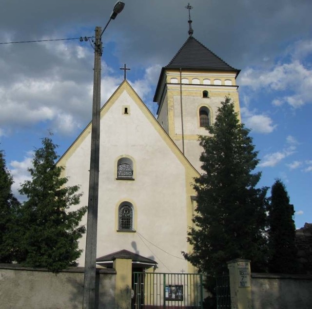 Kościół pw. św. Filipa i Jakuba w Rogowie Opolskim.