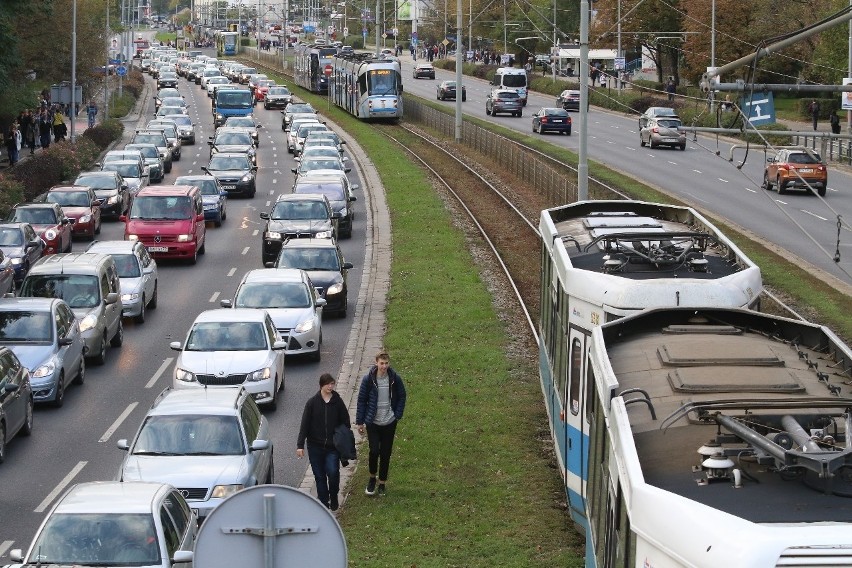 Duża awaria energetyczna we Wrocławiu. Są też opóźnienia tramwajów