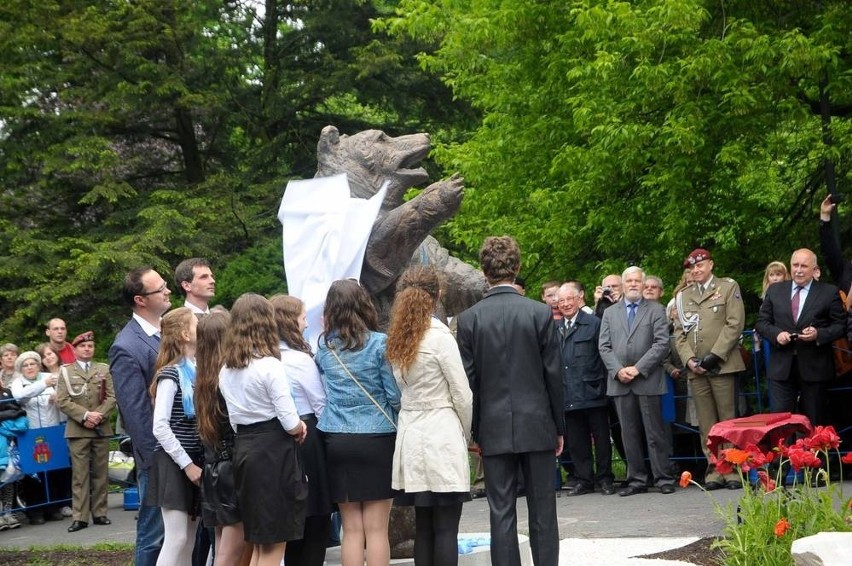 Niedźwiedź Wojtek doczekał się pomnika w parku Jordana w...