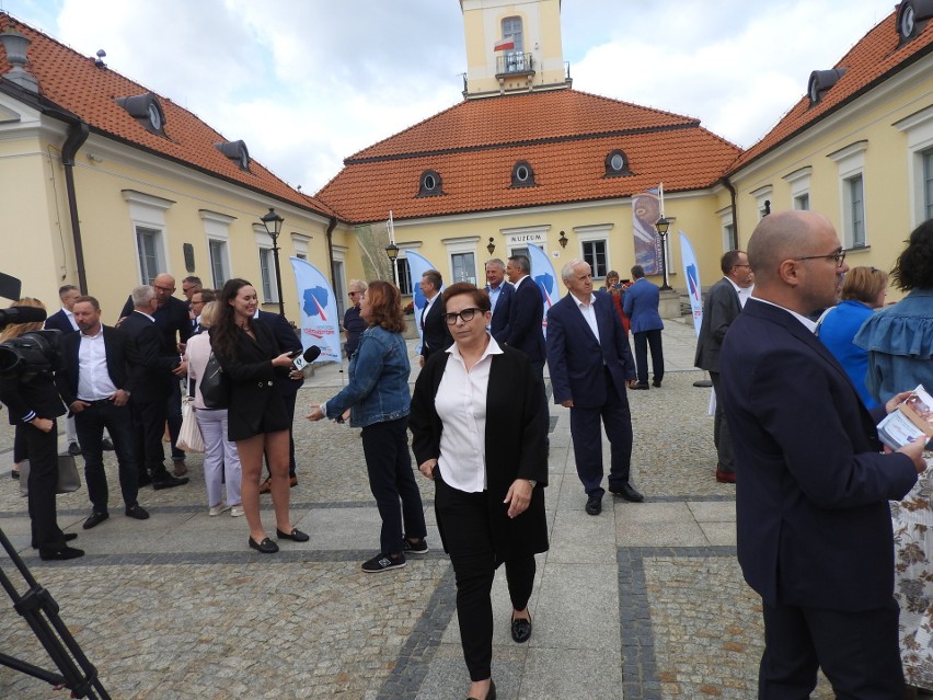 Nie wszyscy parlamentarzyści pojawili się na Rynku...