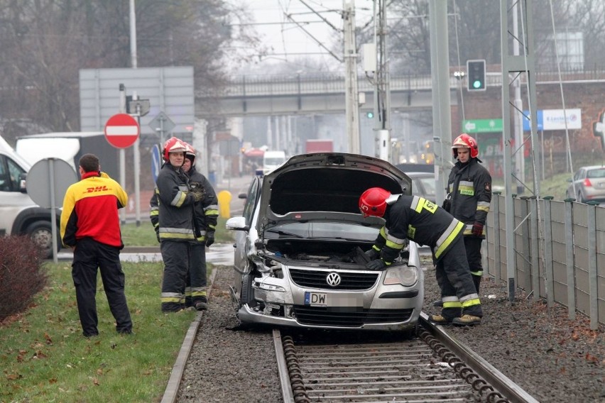 Wypadek na Osobowickiej. Kobieta w ciąży w szpitalu