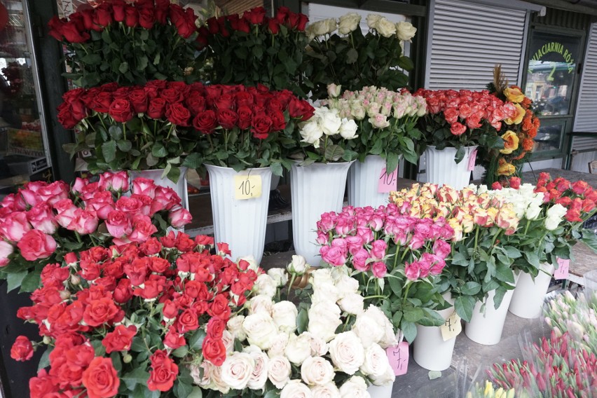 Dzień Kobiet w Łodzi: po ile tulipany, a po ile róże w kwiaciarniach? CENY kwiatów przed 8 marca w Łodzi
