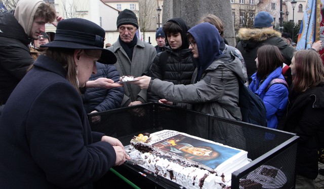 550 "urodziny" Mikołaja Kopernika w Grudziądzu. Na wszystkich gości tej uroczystości czekał tort