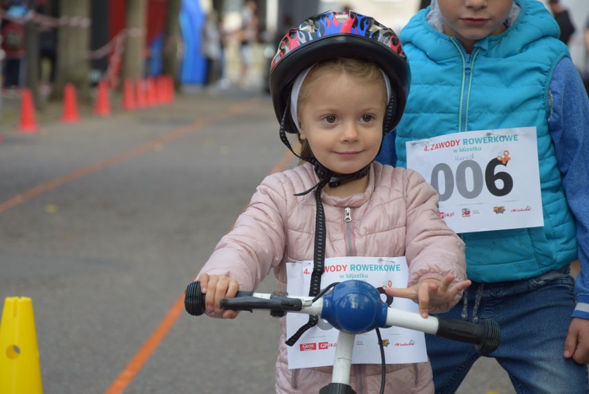 Uśmiechy na twarzach, dobra zabawa, trochę rywalizacji,...