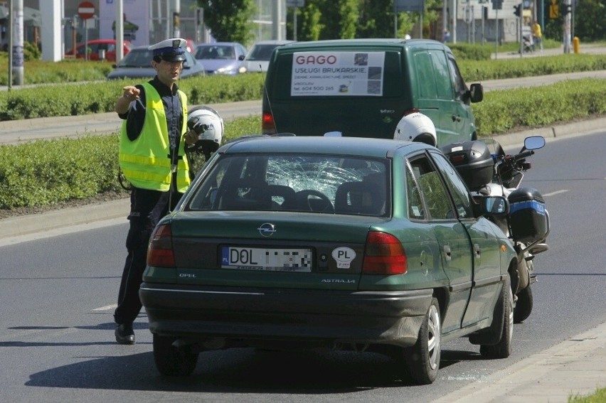 Wrocław: Potrącenie pieszej na placu Grunwaldzkim przy akademikach (ZDJĘCIA)