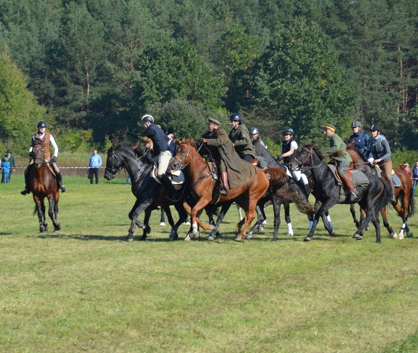 Bieg Świętego Huberta, stragany z dziczyzną to atrakcje Hubertusa Nadsańskiego