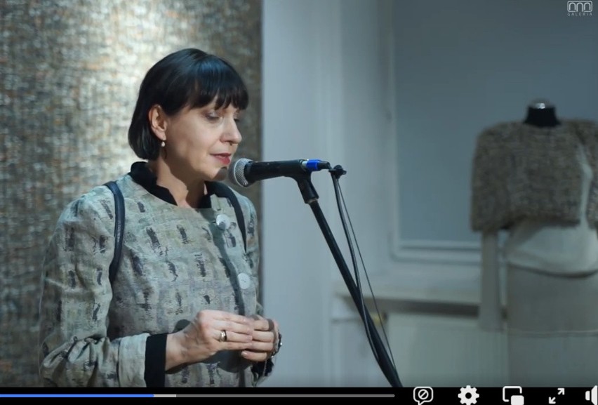 Hanna Wojdała - Markowska pokazała piękne tkaniny w radomskiej Łaźni w cyklu "Pracownie - Konfrontacje"