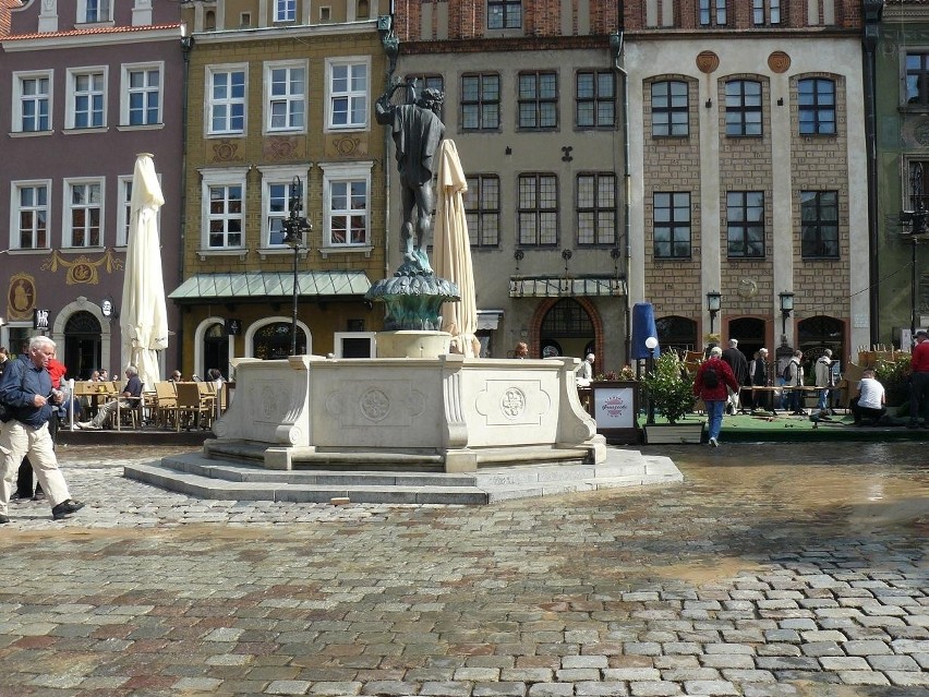 Poznań: Stary Rynek pod wodą. Zobacz film i zdjęcia