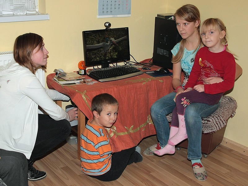 Katarzyna Wojtowicz z dziećmi już w nowym domu 