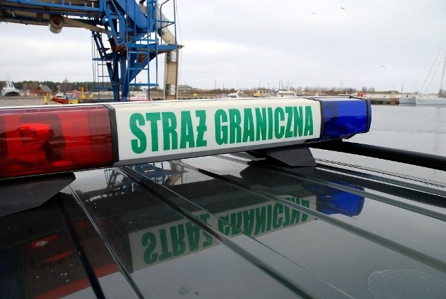 Zatrzymany przez strażników mężczyzna został przekazany policji.