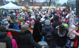 Charytatywny Kiermasz Świąteczny na Rynku w Skaryszewie. Było wspólne kolędowanie i odpalenie lampek. Zobacz zdjęcia