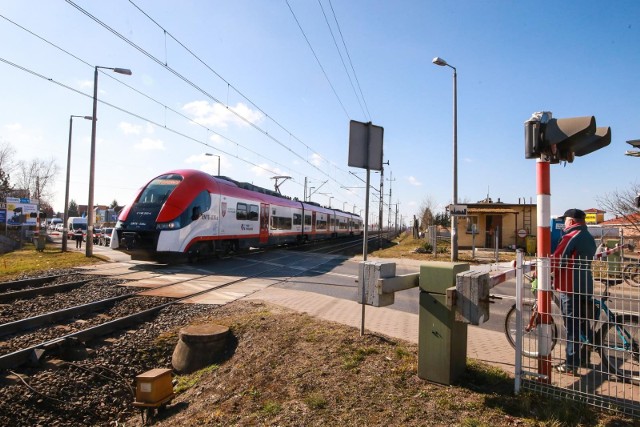 Przejazd kolejowy na granicy Plewisk i Poznania jest przebudowywany