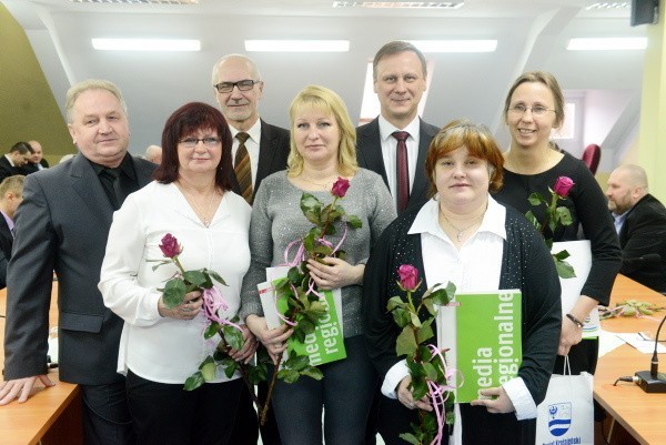 Mirosław Glaz i sześcioro społeczników: (od lewej) Andrzej Iwanicki, Alicja Stempel, Jerzy Szymczak, Agnieszka Maternik, Renata Majorek i Anna Miechowicz