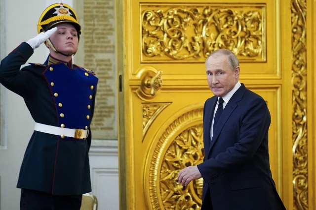 Władimir Putin popada w coraz większą izolację. Może rzucić nuklearną kostką.