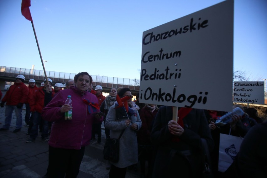 Protest pracowników Chorzowskiego Centrum Pediatrii i...