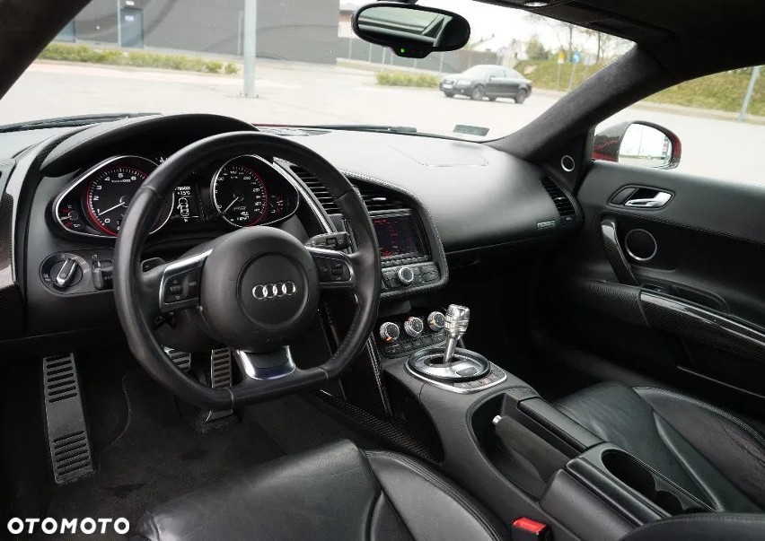 Audi R8...
