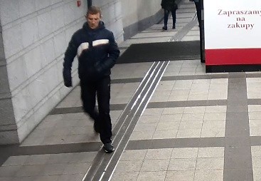 Mężczyzna napadł na kobietę w Gliwicach przed dworcem PKP. Szuka go policja