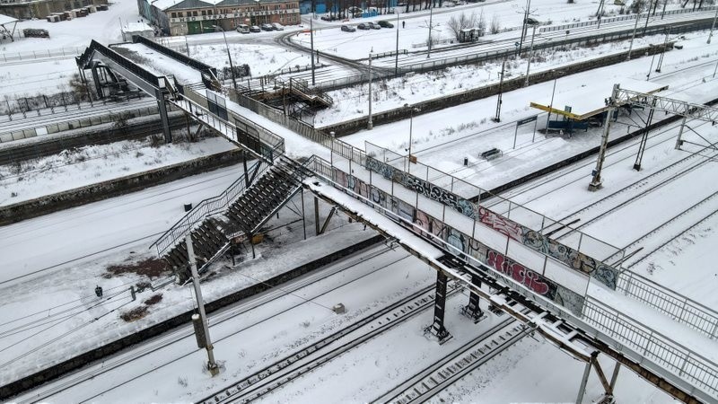 Kładkę przy stacji SKM Gdańsk Stocznia czeka modernizacja? Miasto w tym tygodniu ogłosi przetarg na opracowanie projektu przebudowy