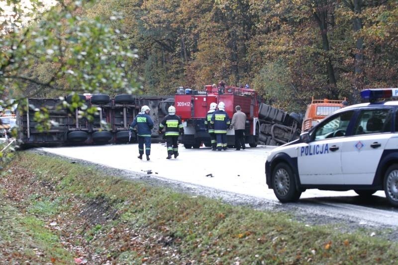 Siedem samochodów zderzylo sie w piątek (17 paLdziernika) na...