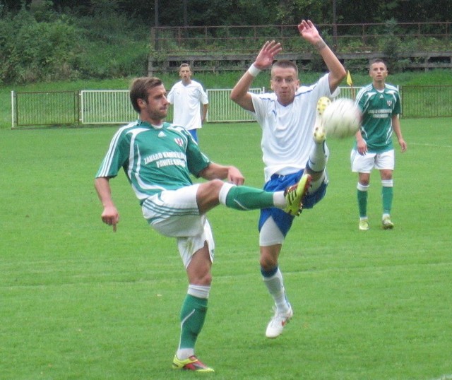 Vitalij Melnychuk (zielona koszulka) w rundzie wiosennej nie zagra w barwach Orła Przeworsk