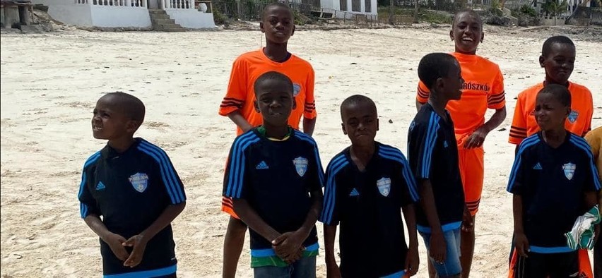 Dzieci z Zanzibaru były bardzo zadowolone z podarunku...