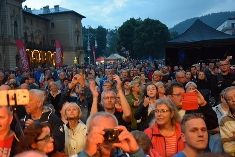 Krynica-Zdrój. Muzyczne powitanie lata otworzył na deptaku Ivan Komarenko [ZOBACZ ZDJĘCIA]