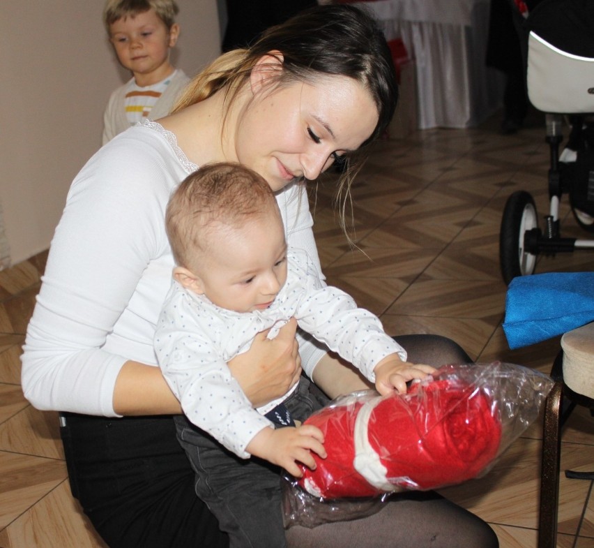 Uroczyste włączenie nowo narodzonych dzieci w poczet mieszkańców Gminy Łopuszno (ZDJĘCIA)