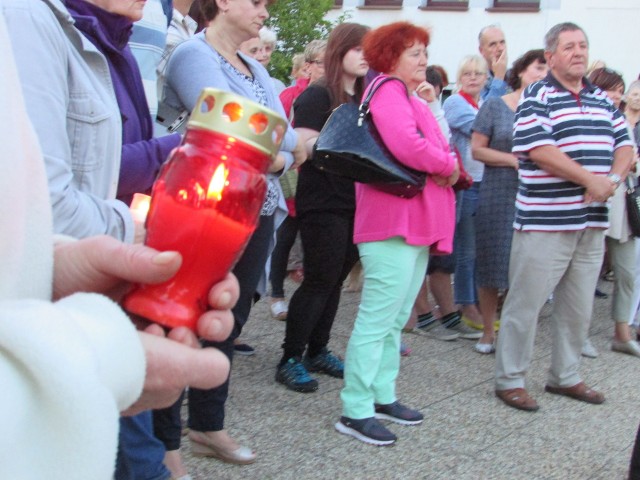 W środę wieczorem zorganizowano protest przed Sądem Okręgowym w Koszalinie
