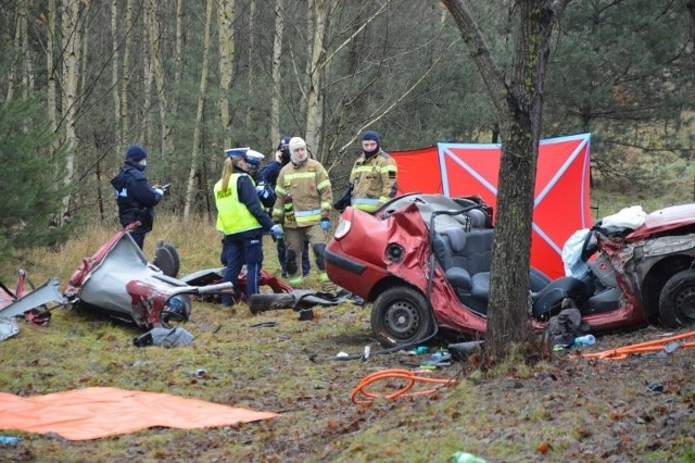 Tragedia w Leśnicach na drodze Lębork-Słupsk. Zginęła para młodych słupszczan