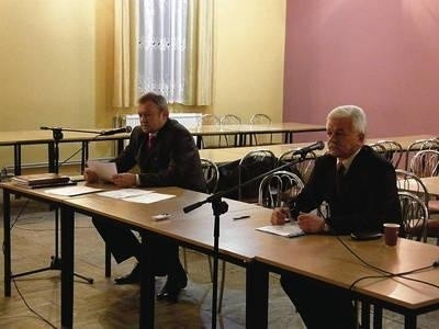 Robert Jakubek (z lewej) i Tadeusz Durłak kandydaci na burmistrza Skały Fot. Magdalena Uchto