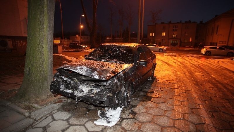 Spłonęło auto na Obywatelskiej [zdjęcia]